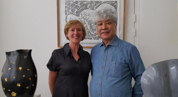 Béatrice Hignard, guide conférencière, et Tetsuo Harada, sculpteur, membres associés AJP