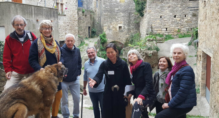 Journalistes de l'AJP à Boussagues avec Daniel Pierson et Patrimoines Hérault Tourisme. Photo GLKraut.